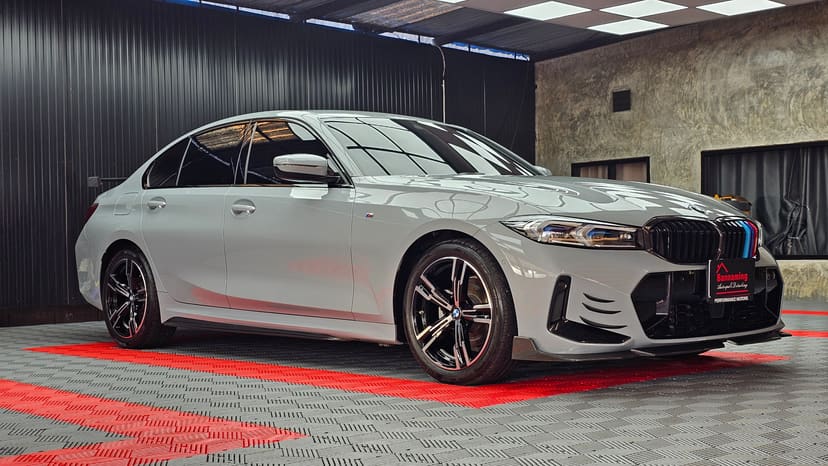 BMW 320d สีเทาหลังเคลือบเซรามิค ในห้องทำงานของร้าน