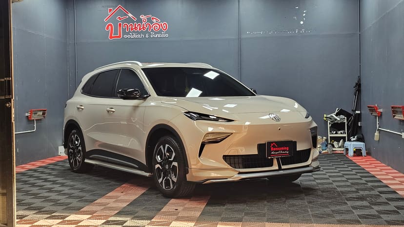 MG S5 EV สีแชมเปญหลังเคลือบเซรามิค ในห้องทำงานของร้าน
